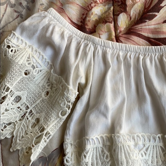 super gorgeous off the shoulder cropped white top - Picture 3 of 6